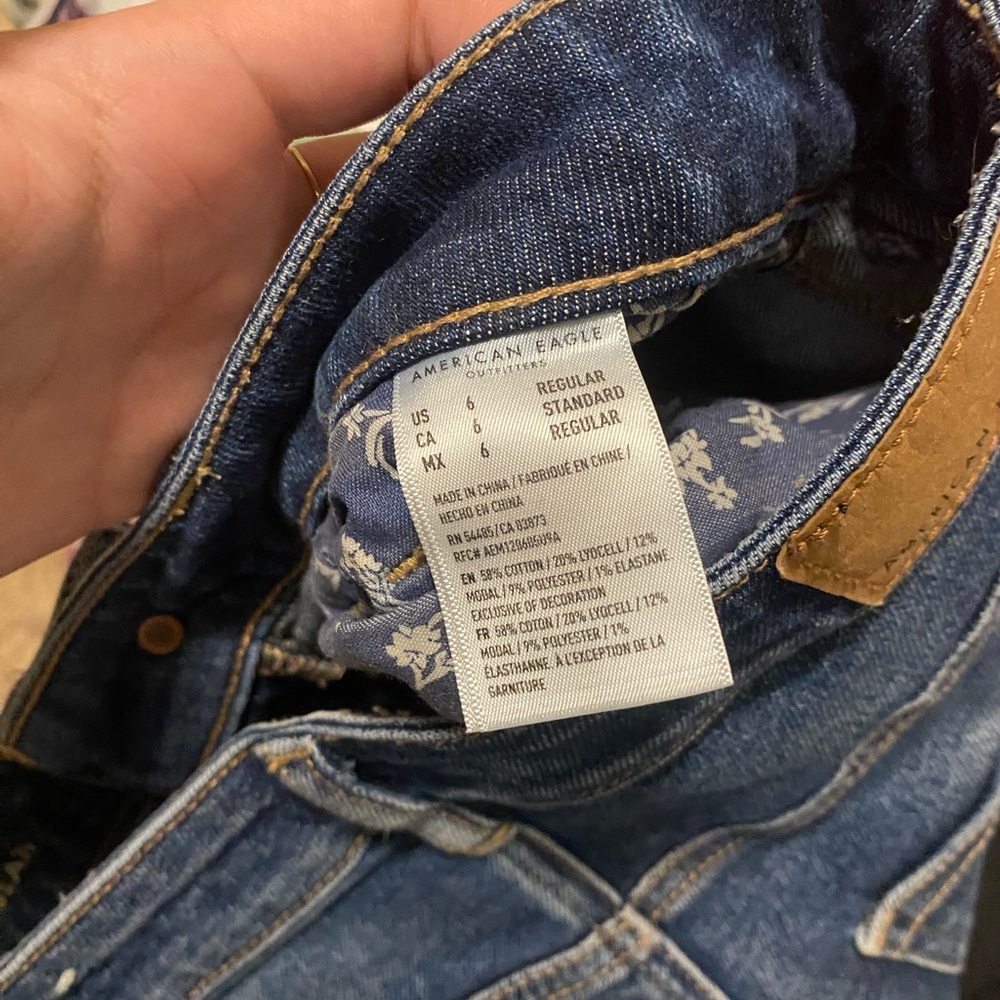 American Eagle Ripped mom jeans•size 6 regular•Accidentally bought too small